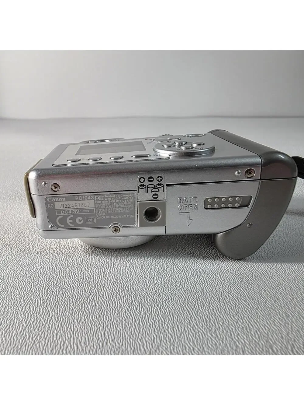 Canon PowerShot A70 3.0MP Digital Camera Turns On And Takes Photos Black Screen